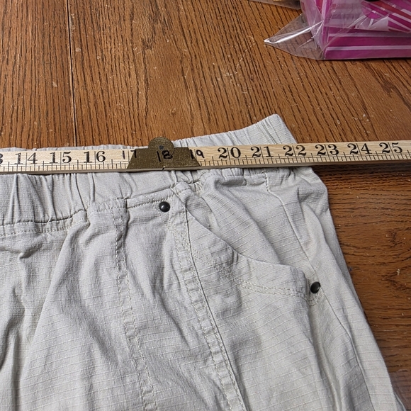 C J Banks Plus Size 2X Elastic Waist Capris Light Khaki - Picture 3 of 8